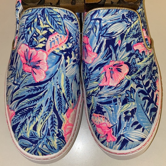 🌴LILLY PULITZER ‘Julie’ Sneaker in Lapis Blue Beach Club Blossoms Print - Picture 3 of 16